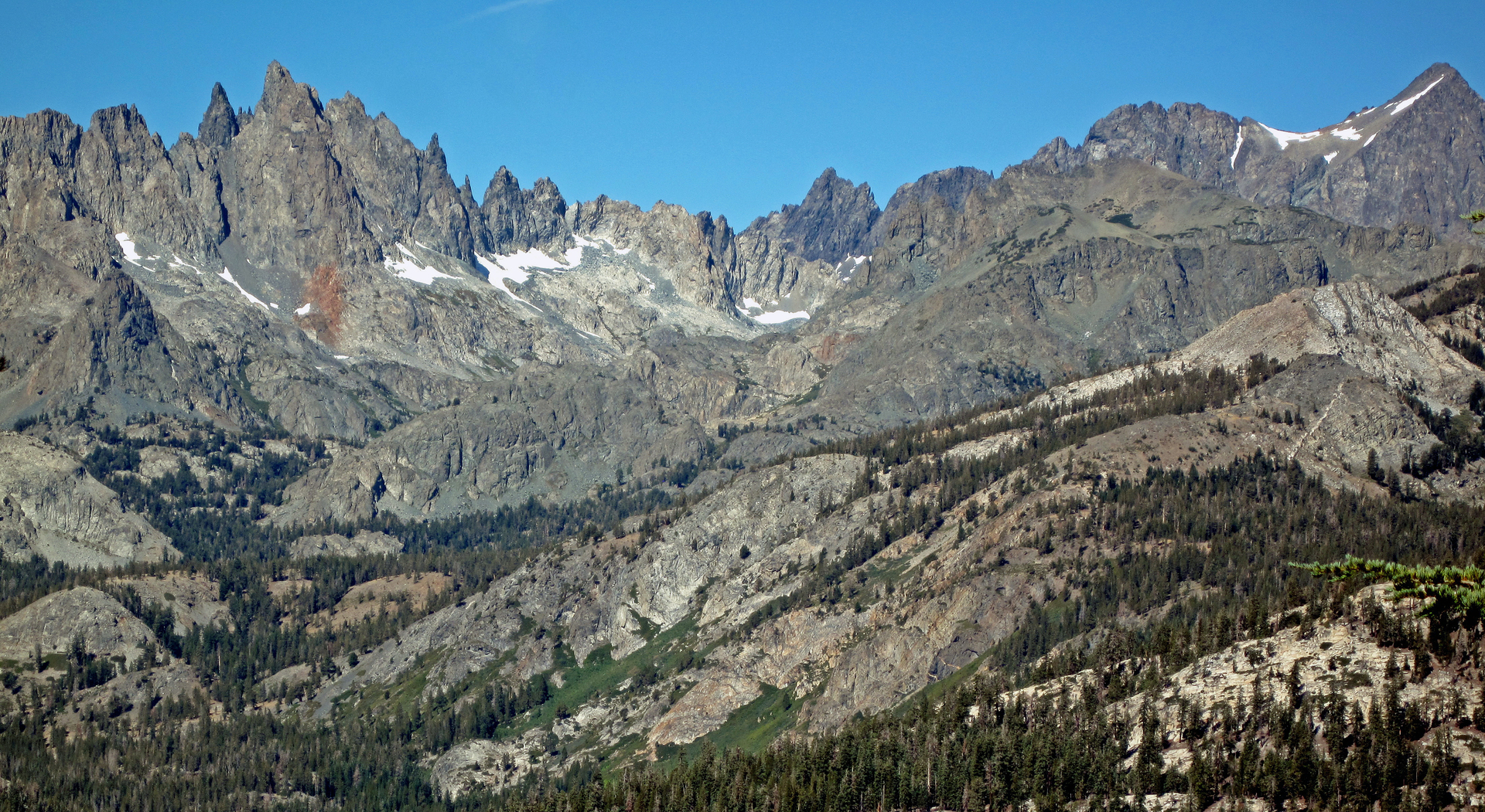 looking west to the Minarets from Mammoth Mountain